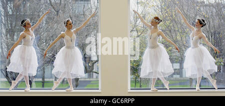 De gauche à droite, Jessica McKenna, Aisling Kennedy, Meagan Hoare et Juliet Casey, de l'Irish National Youth Ballet Company, se présentent à la Dance House de Dublin pour leurs spectacles d'avant Noël du « casse-noisette » de Tchaïkovski. Banque D'Images