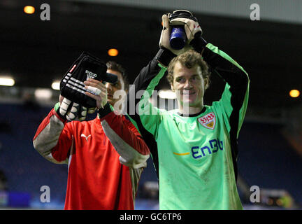 Jens Lehmann, gardien de but de Stuttgart, célèbre la victoire lors du coup de sifflet final lors du match du groupe de l'UEFA Champions League à Ibrox, Glasgow. Banque D'Images