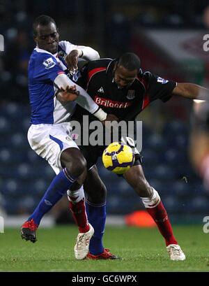 Soccer - Barclays Premier League - Blackburn Rovers / Stoke City - Ewood Park.Ricardo Fuller (à droite) de Stoke City et Christopher Samba (à gauche) de Blackburn Rovers se disputent le ballon Banque D'Images