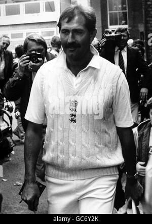 Cricket - Surrey contre Essex Britannic assurance County Championship 1988 lieu Kennington Oval. Graham Gooch, Essex Banque D'Images