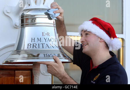 James Ley, employé de Royal Yacht Britannia, célèbre un week-end de Noël à bord, H.M. Yacht Britannia, l'ancien yacht royal à la reine Elizabeth ll, à Édimbourg. Banque D'Images