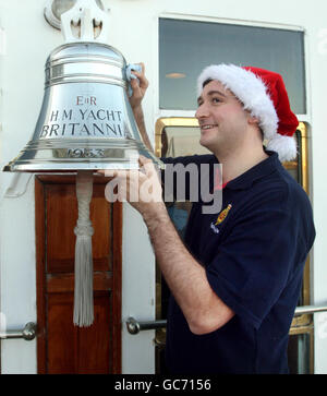 James Ley, employé de Royal Yacht Britannia, célèbre un week-end de Noël à bord, H.M. Yacht Britannia, l'ancien yacht royal à la reine Elizabeth ll, à Édimbourg. Banque D'Images