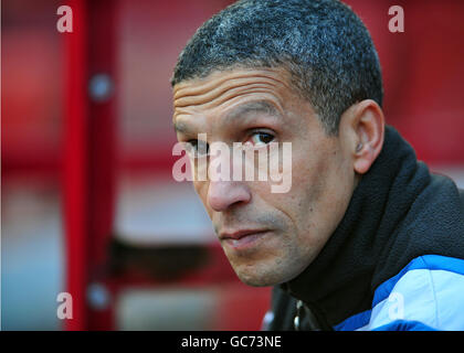 Football - Coca-Cola football League Championship - Barnsley / Newcastle United - Oakwell.Chris Hughton, directeur de Newcastle United, lors du match de championnat Coca-Cola à Oakwell, Barnsley. Banque D'Images