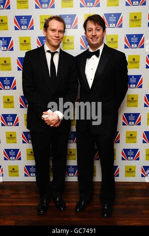 Robert Webb (à gauche) et David Mitchell arrivent pour les Britanniques Comedy Awards 2009 aux studios de télévision de Londres Banque D'Images