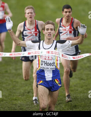 Jeroen d'Hoet, en Belgique, remporte l'épreuve junior masculine lors des championnats européens de cross-country à Dublin. Banque D'Images