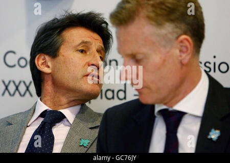 Sebastian COE, président du LOCOG (à gauche) avec le chef de la direction du LOC Paul Deighton lors de la conférence de presse de la commission de coordination du CIO à Deloitte, Londres. Banque D'Images