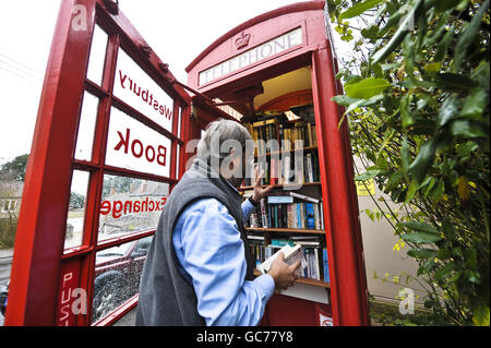 1 dans une bibliothèque et un échange de livres. APPUYEZ SUR ASSOCIATION photo. Date de la photo: Dimanche 29 novembre 2009. Voir téléphone SOCIAL de l'histoire de PA. Le crédit photo devrait se lire : Ben Birchall/PA Wire Banque D'Images