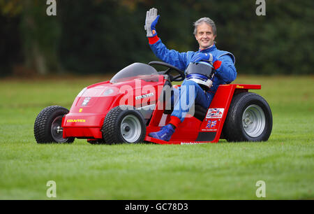 Don Wales, petit-fils de Sir Malcolm Campbell, est assis à bord d'une machine, code nommé Project Runningblade, au musée de l'automobile Beaulieu dans la New Forest, Hampshire. Banque D'Images