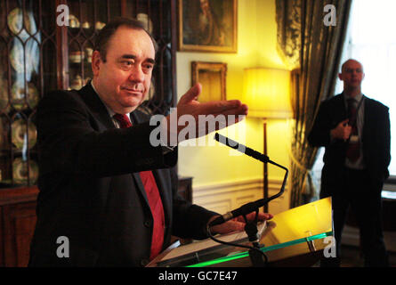 Le premier ministre Alex Salmond organise une conférence de presse de fin de session à Bute House, à Édimbourg, où il a parlé des questions liées au Sommet de Copenhague sur les changements climatiques, à la mise en œuvre de la législation écossaise sur les changements climatiques de pointe et aux développements en cours en ce qui concerne les objectifs en matière d'énergies renouvelables. Banque D'Images