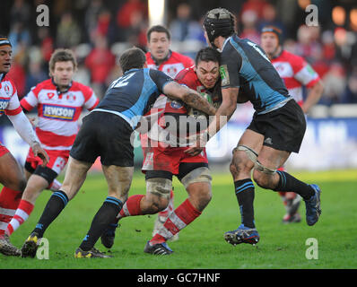 Gareth delve de Gloucester Rugby est attaqué par le Graeme des Glasgow Warriors Morrison et Kelly Brown Banque D'Images