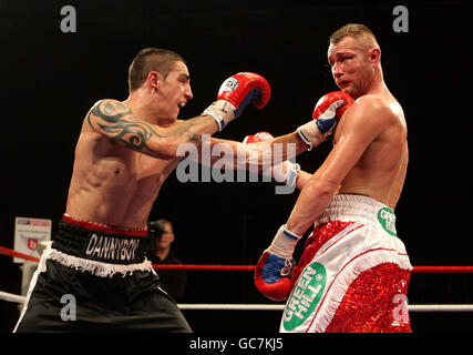 Boxe - super-légers de l'IBO Titre Lutte - Matthew Hatton v Lovemore N'Dor - Fenton Manor Sports Complex Banque D'Images