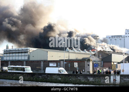 Incendie de l'usine Guinness Banque D'Images