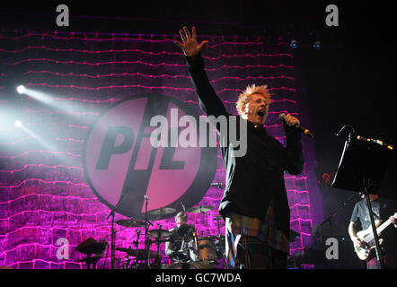 John Lydon de PIL (public image Ltd) se présentant sur scène à l'O2 Academy Brixton dans le sud de Londres. Banque D'Images