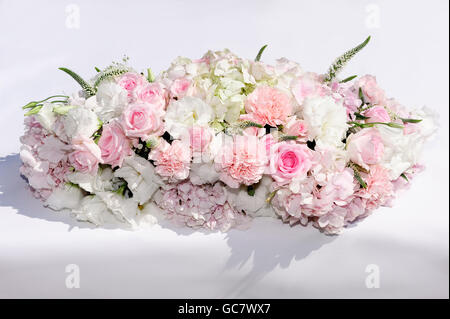 beauté, bouqet, fleurs, pétales, roses, noël, table, maison, nature, vie étouffante, Motif floral, blanc, rose, mariage, événements, fleuriste de mariage de luxe Banque D'Images