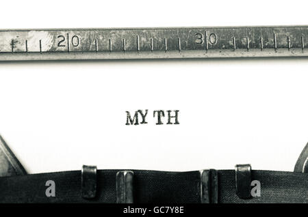 Mot mythe tapé sur la vieille machine à écrire Banque D'Images