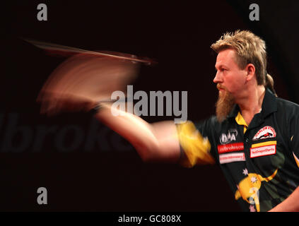 Fléchettes - Championnat du monde des fléchettes Ladbrokes.com - onze jours - Alexandra Palace.Simon Whitlock en action contre James Wade lors du Championnat du monde des fléchettes Ladbrokes.com à Alexandra Palace, Londres. Banque D'Images