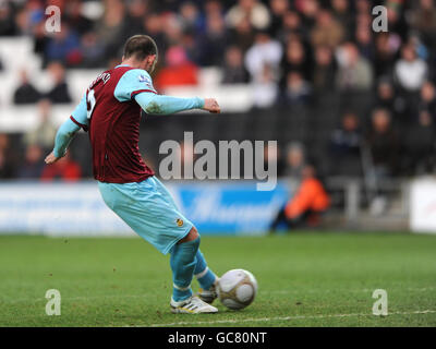 Football - FA Cup - troisième tour - Milton Keynes dons / Burnley - Stadium:MK.Steven Fletcher de Burnley marque le deuxième but lors du match de troisième tour de la coupe FA au Stadium:MK, Milton Keynes. Banque D'Images