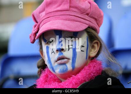 Soccer - Barclays Premier League - Wigan Athletic / Blackburn Rovers - DW Stadium. Un fan de wigan Athletic montre son soutien dans les tribunes Banque D'Images