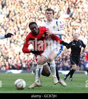 Football - FA Cup - troisième tour - Manchester United / Leeds United - Old Trafford.Jonathan Howson de Leeds United et Danny Welbeck de Manchester United (à gauche) se disputent le ballon Banque D'Images