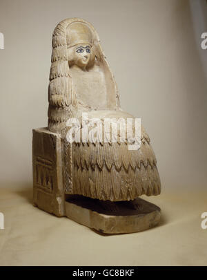 Beaux-arts, antiquité, sumérienne, sculpture, femme assise, albâtre, Mari, Temple d'Ishtarat, 2645 - 2460 avant J.-C., Musée National de Damas, Banque D'Images