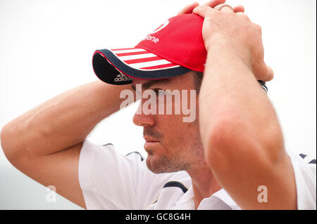 Kevin Pietersen, en Angleterre, lors d'une conférence de presse à l'hôtel TEAM de Durban, en Afrique du Sud. Banque D'Images