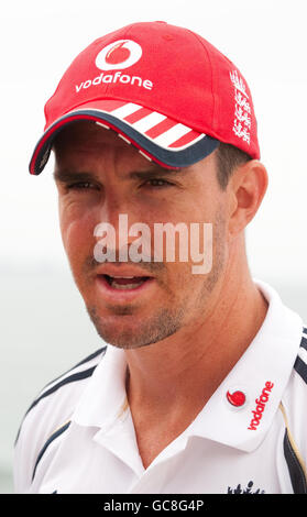 Kevin Pietersen, en Angleterre, lors d'une conférence de presse à l'hôtel TEAM de Durban, en Afrique du Sud. Banque D'Images