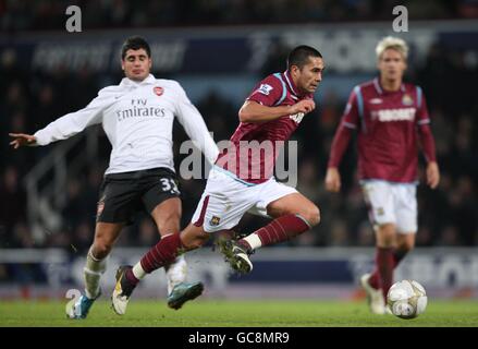 Football - FA Cup - troisième tour - West Ham United v Arsenal - Upton Park.Luis Jimenez de West Ham United court avec le ballon Banque D'Images