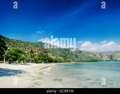 Areia branca beach paradise et le littoral près de Dili au Timor oriental Banque D'Images