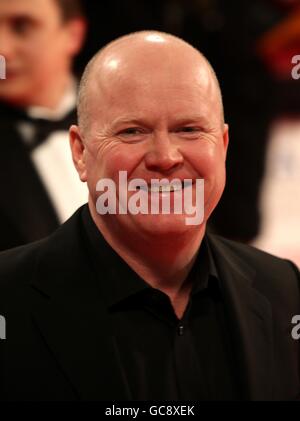 Prix nationaux de la télévision 2010 - arrivées - Londres.Steve McFadden arrive pour les National Television Awards 2010, à l'Arena 02, Londres. Banque D'Images