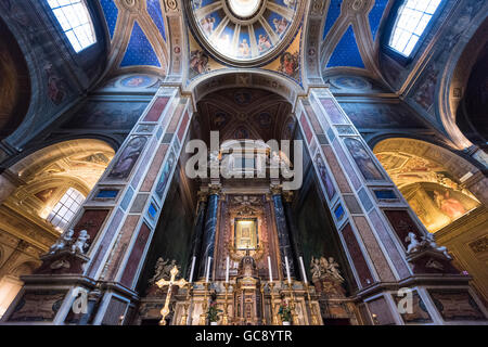 Rome. L'Italie. Autel, Basilica di Sant'Agostino à Campo Marzio. Banque D'Images