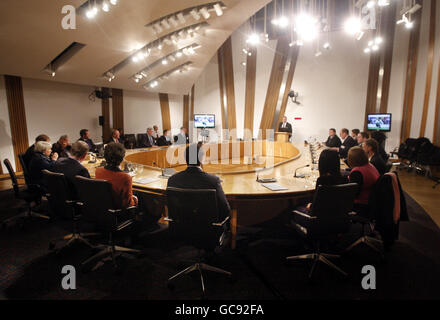 Une réunion avec des personnalités écossaises de rugby et des MSP lors de la réception parlementaire au Parlement écossais, à Édimbourg. Banque D'Images