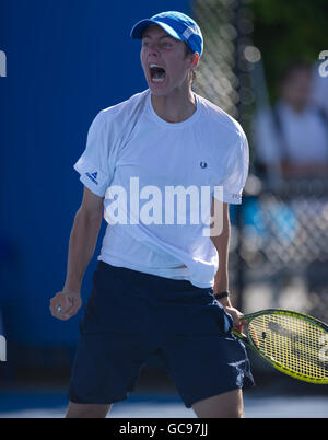 Oliver Golding en Grande-Bretagne célèbre son match des juniors lors de l'Open d'Australie à Melbourne Park, Melbourne. Banque D'Images