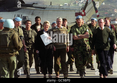 Le premier ministre JOHN MAJOR ARRIVENT Banque D'Images