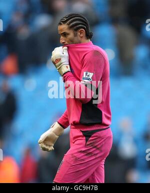 Football - Barclays Premier League - Manchester City v Portsmouth - City of Manchester Stadium.Le gardien de Portsmouth David James après le coup de sifflet final Banque D'Images