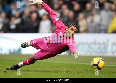 Football - Barclays Premier League - Manchester City v Portsmouth - City of Manchester Stadium. David James, Portsmouth Banque D'Images