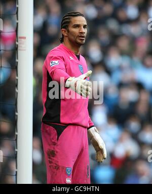 Football - Barclays Premier League - Manchester City v Portsmouth - City of Manchester Stadium. David James, gardien de Portsmouth Banque D'Images