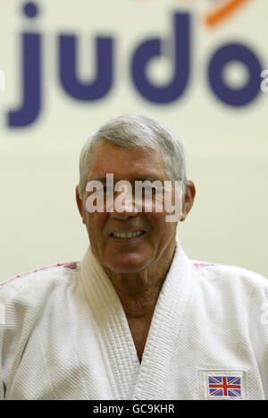 Pensionné Judo rejoint maîtres japonais Banque D'Images