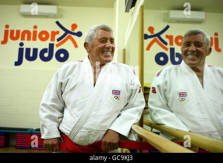 George Kerr, 72 ans, d'Édimbourg, qui a reçu le statut de '10ème daN' à judo, au Junior Judo Club à Édimbourg. Banque D'Images