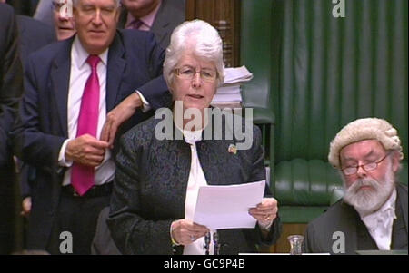 La vice-présidente de la Chambre des communes Sylvia Heal annonce le résultat du vote sur le projet de loi sur la réforme constitutionnelle et la gouvernance à la Chambre des communes, dans le centre de Londres. Banque D'Images