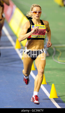 Jenny Meadows sur le chemin de la victoire à la finale de 800 m de Womens lors des épreuves du monde d'Aviva et des championnats du Royaume-Uni à l'Institut anglais du sport de Sheffield. Banque D'Images