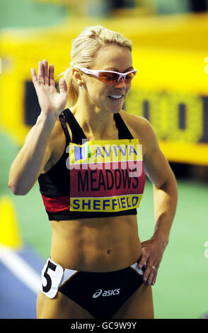 Jenny Meadows après une victoire facile à la finale de 800 m de Womens lors des épreuves du monde d'Aviva et des championnats du Royaume-Uni à l'Institut anglais du sport de Sheffield. Banque D'Images