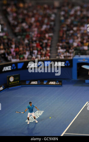 Roger Federer de Suisse en action contre Victor Hanescu de Roumanie. Tennis, Open d'Australie 2010, quatrième jour, Melbourne Park. Banque D'Images