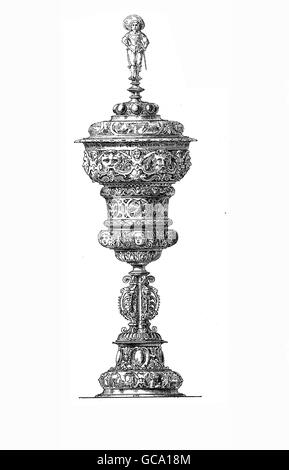 Gobelet d'argent en relief à partir de 1630. L'écriture gravée juste en dessous de la jante se lit 'A. Hat 1630 beckenknecht Tomble, Paul, 87 Thaler (löblichen Brüderschaft zu diesem Wilkomen verehrt. Altknechte gdwesen damals Seint Michel Scholz, Grégoire Reinmann, die Besitzer Georgius Baumgarte Hene, Georgi. Gweicht 6 VFI. 27 Loth'. Banque D'Images