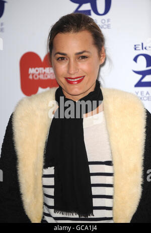 Yasmin le bon arrive pour la célébration du 20e anniversaire d'Elemis en association avec la charité Mothers4Children à One Marylebone dans le centre de Londres. Banque D'Images