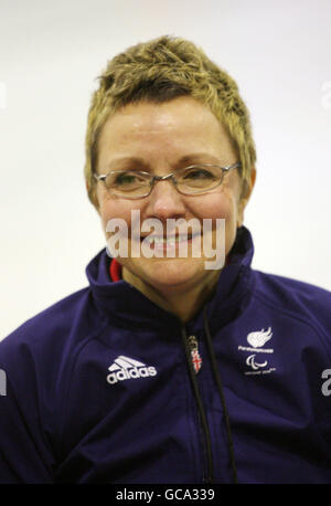 Angie Malone de l'équipe de curling ParalympicsGB à Murrayfield Ice Rink Edinburgh. Banque D'Images