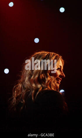 Présentateur Cat Deeley pendant le BBC1, vous pensez pouvoir danser au BBC Television Center à l'ouest de Londres. Banque D'Images