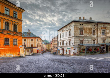 Rue de la vieille ville de Banska Stiavnica, Slovaquie. Image HDR. Banque D'Images