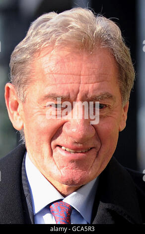 L'ancien président de Portsmouth Milan Mandaric arrive au tribunal de la ville de Westminster, à Londres, où il comparaîtra, accusé d'évasion fiscale. Banque D'Images