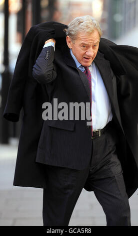 L'ancien président de Portsmouth Milan Mandaric arrive au tribunal de la ville de Westminster, à Londres, où il comparaîtra, accusé d'évasion fiscale. Banque D'Images