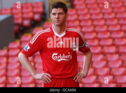 La nouvelle figurine de cire de Steven Gerrard sur le terrain d'Anfield. La figure est la dernière addition au musée de cire de Madame Tussauds à Londres. Banque D'Images